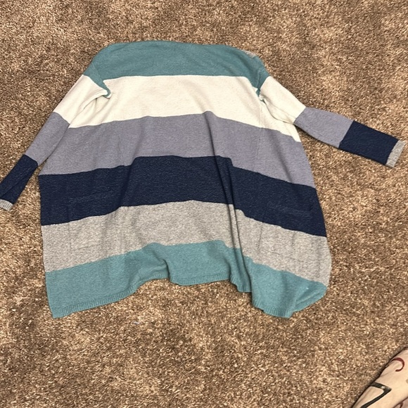 Women’s Small blue Striped Cardigan - Picture 6 of 7